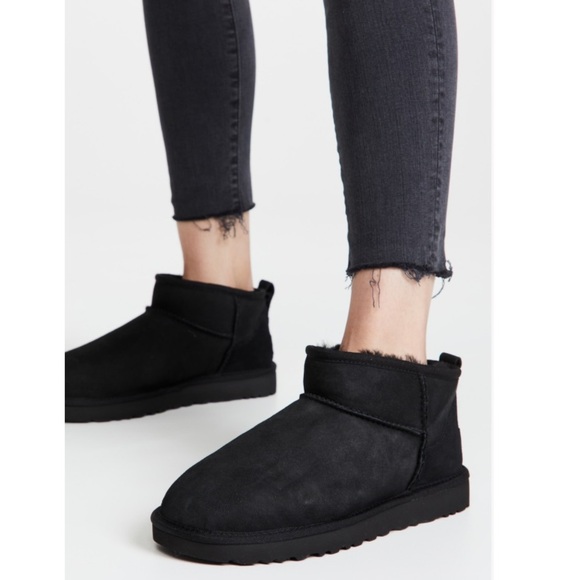 UGG Women’s Black Classic Ultra Mini Boots | NEW/NIB!! 🖤❄️🖤❄️ - Picture 1 of 16
